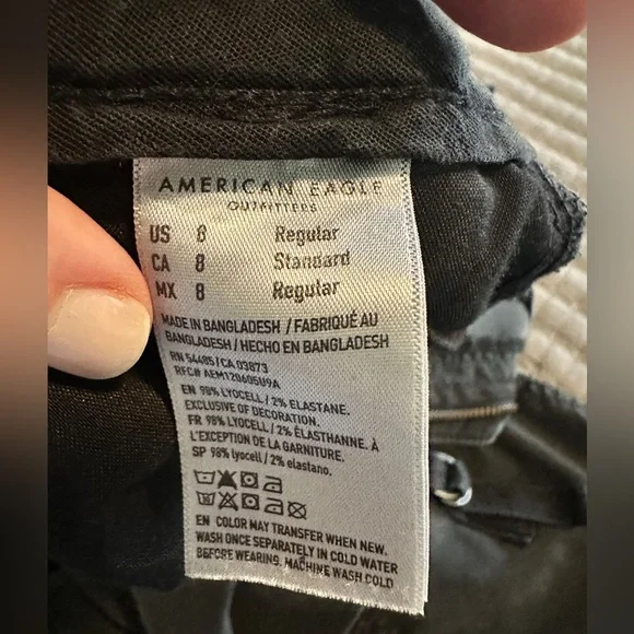 American Eagle High Rise Black Cargo Pants, size 8R - Picture 8 of 8